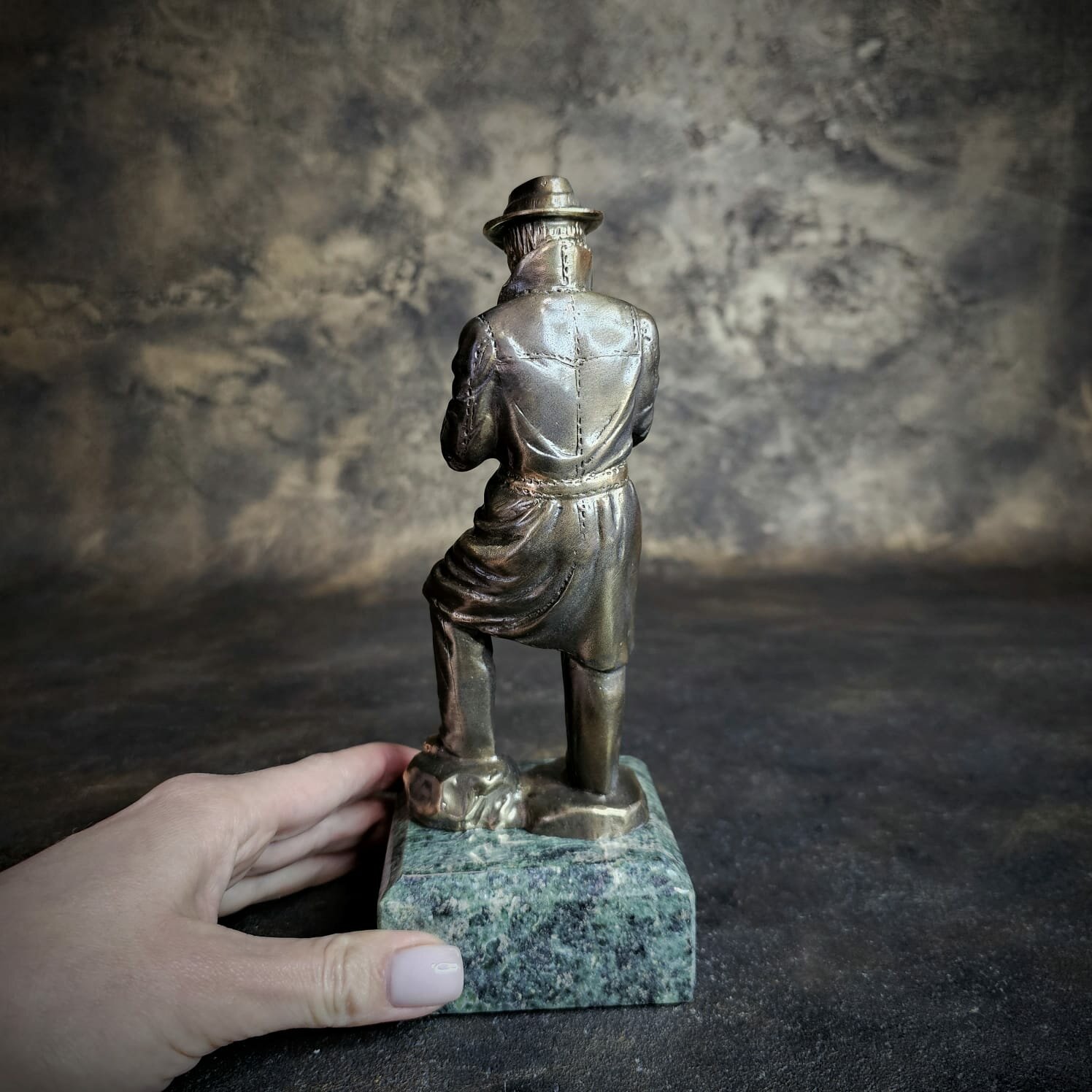 Статуэтка"Сыщик" бронза — фото 1