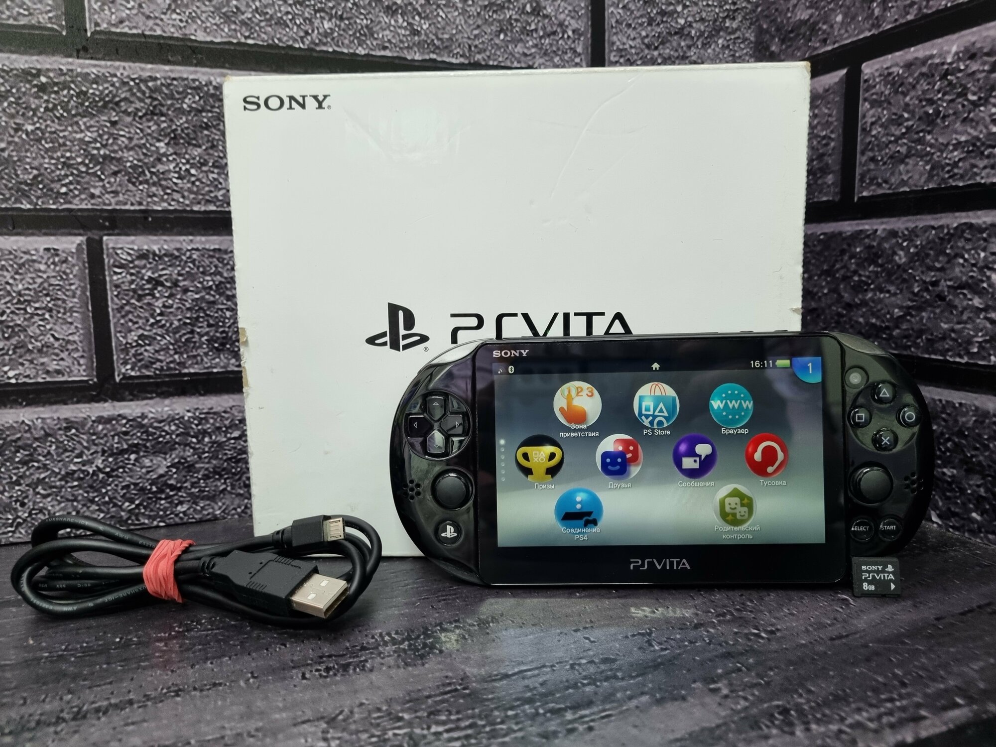 Игровая приставка Sony PlayStation Vita Slim + карта памяти 8гб, черный Resale