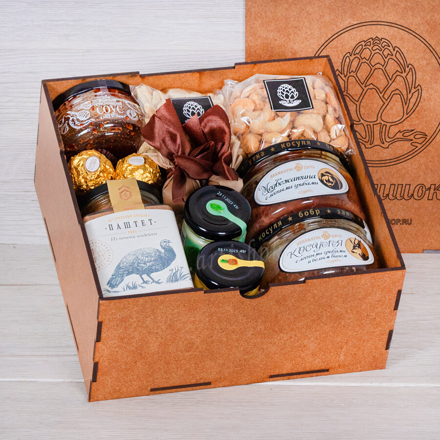 Подарочный набор в деревянном боксе ART-Box с паштетом из индейки, томлёным мясом медведя и косули артишок №2286
