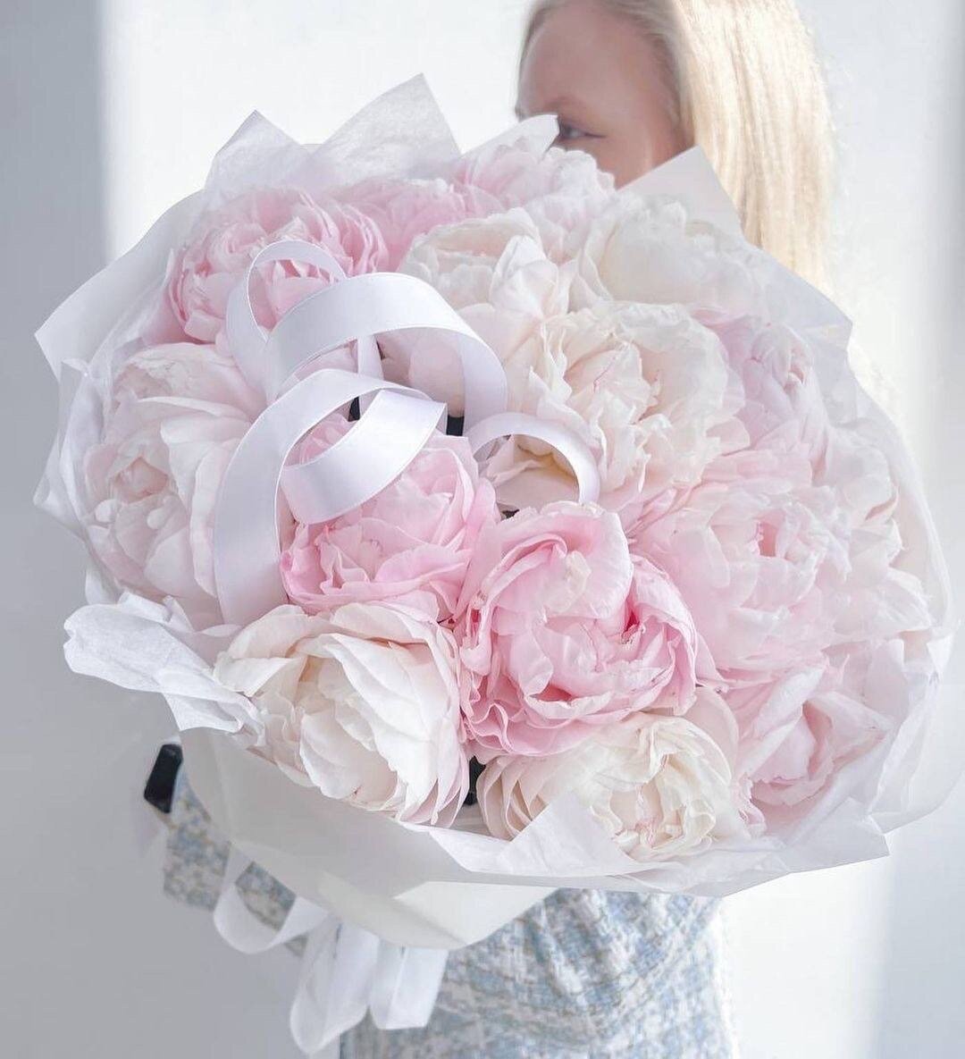 Букет из нежных ароматных пионов Одилия 15 шт. от FlowersGo с экспресс доставкой