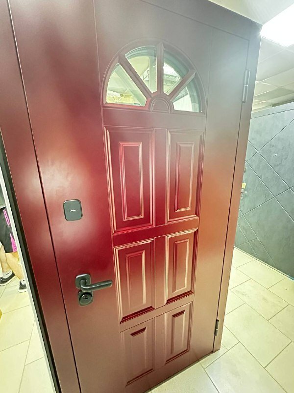 Красная входная дверь для дома 96 правая со стеклом 9,5 см толщиной - фотография № 13