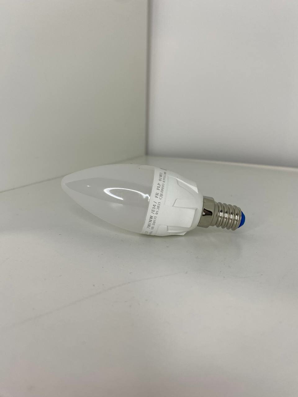 Светодиодная лампа Uniel Форма свеча, матовая LED-C37 7W/NW/E14/FR PLP01WH UL-00002411