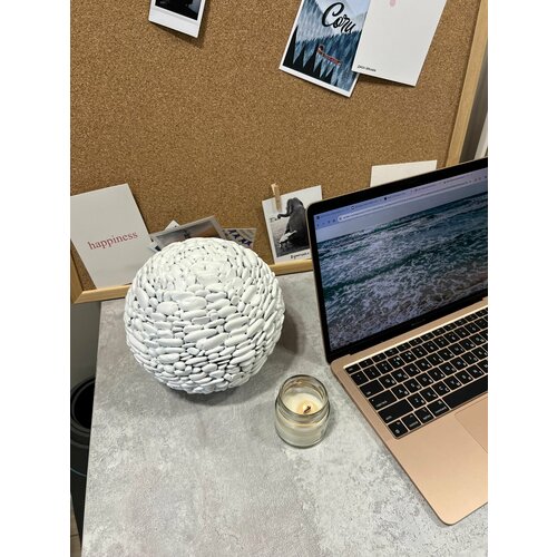 Шар из черноморской гальки 17см Garden Ninja декоративный белый