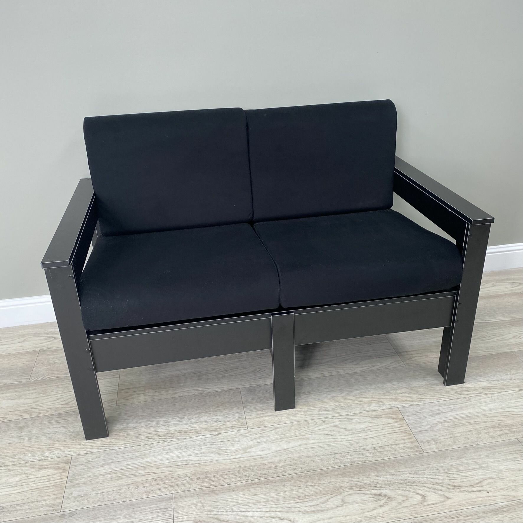 фото Диван Айдахо New Victoria двухместный, каркас черный, велюр черный