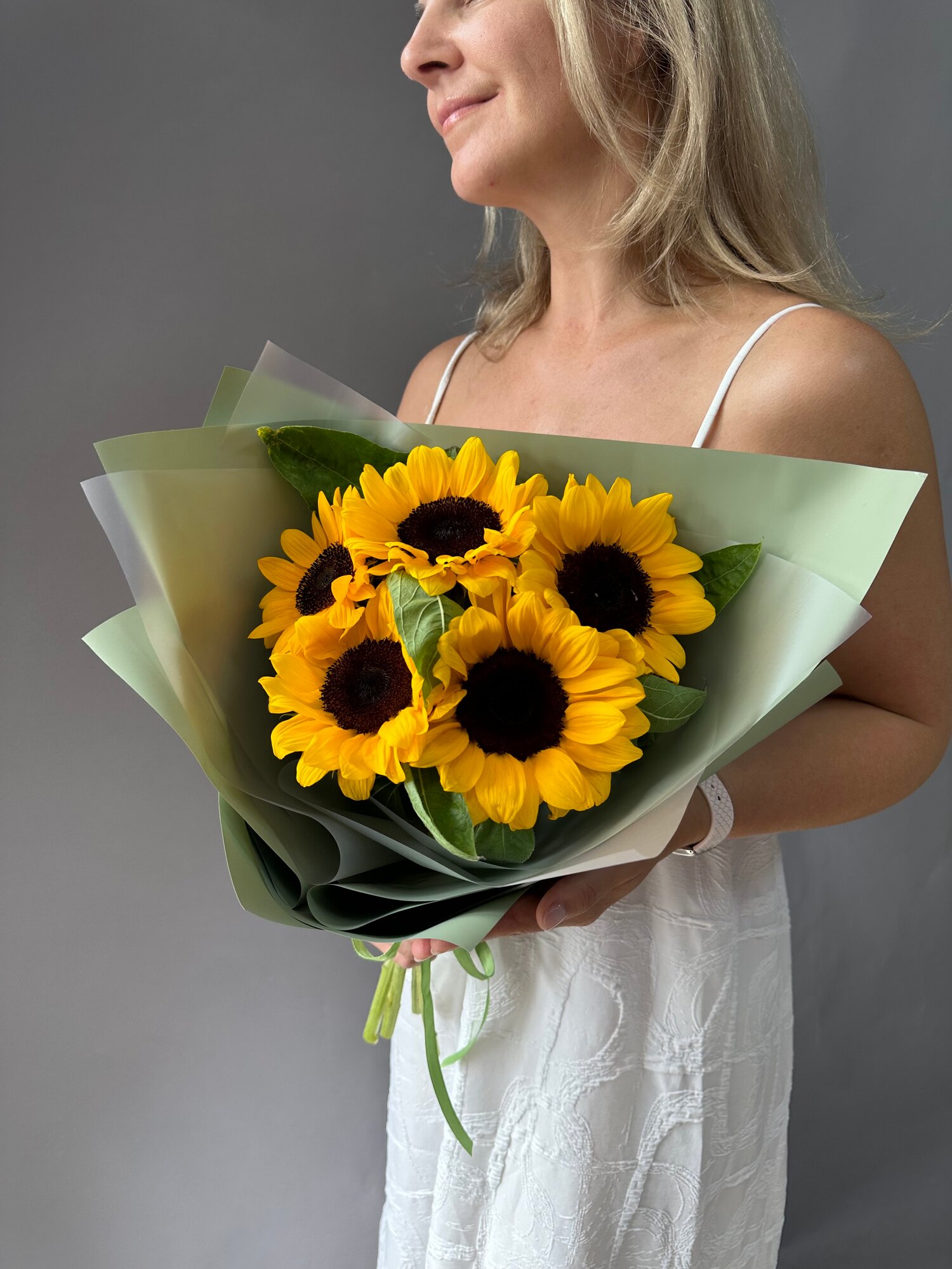 Букет живых цветов из подсолнухов 5 штук Букет 166 Floret размер S