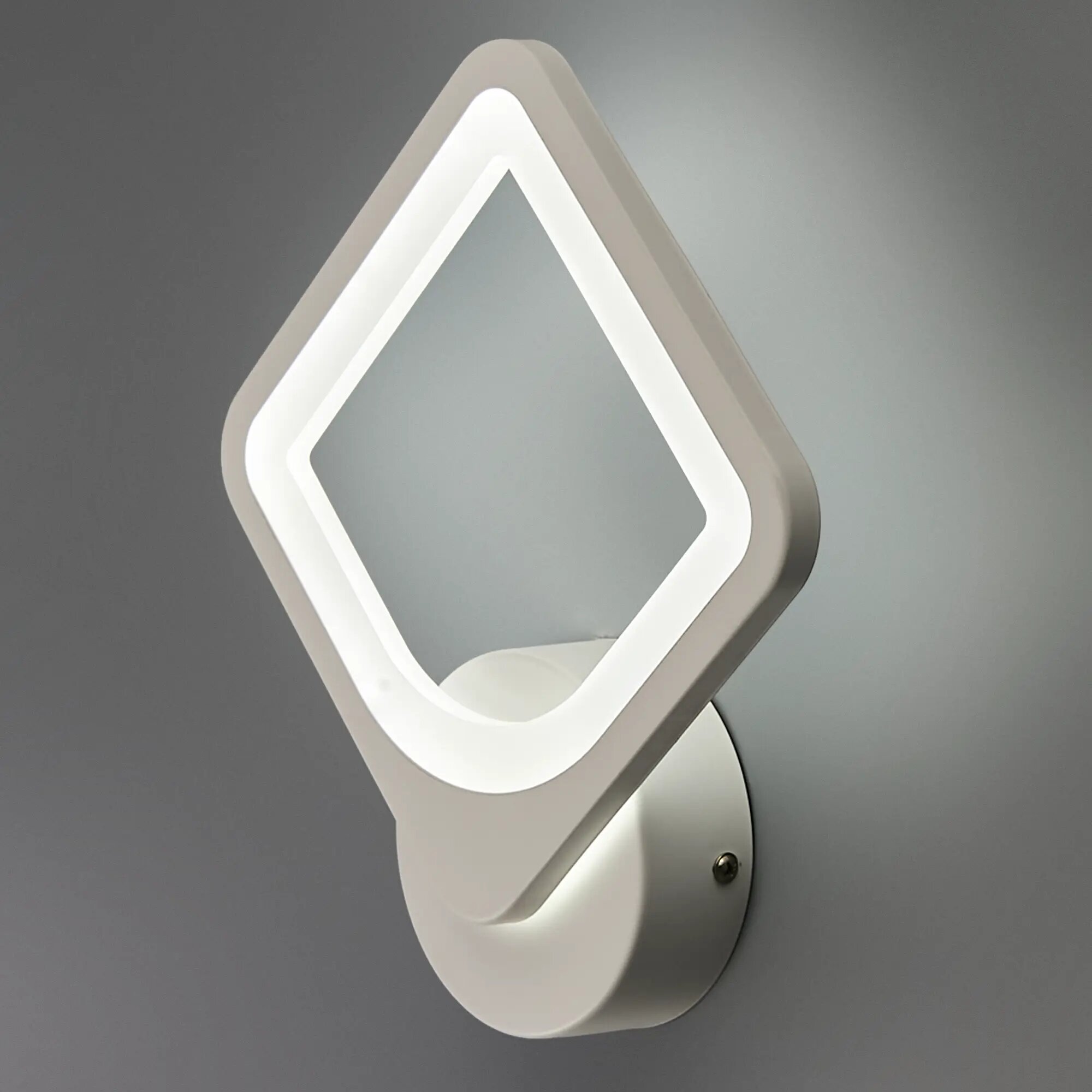 Настенный светильник светодиодный Escada 10220/1LED регулируемый белый свет цвет белый