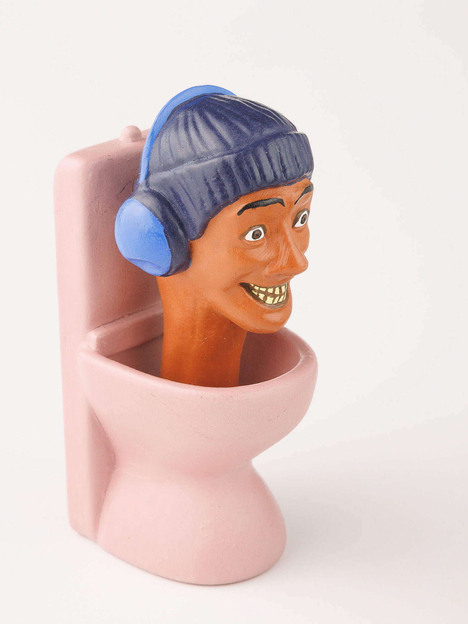 Tualetda erkakka ogzaki jinsiy aloqa qilayotgan qizning pornosini tomosha qiling