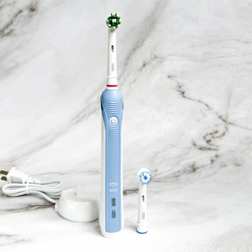 Ультразвуковая электрическая зубная щетка Oral B Pro 4000 3D Smartseries, голубой электрическая зубная щетка oral b smart 4 4000 d601 524 3 белый