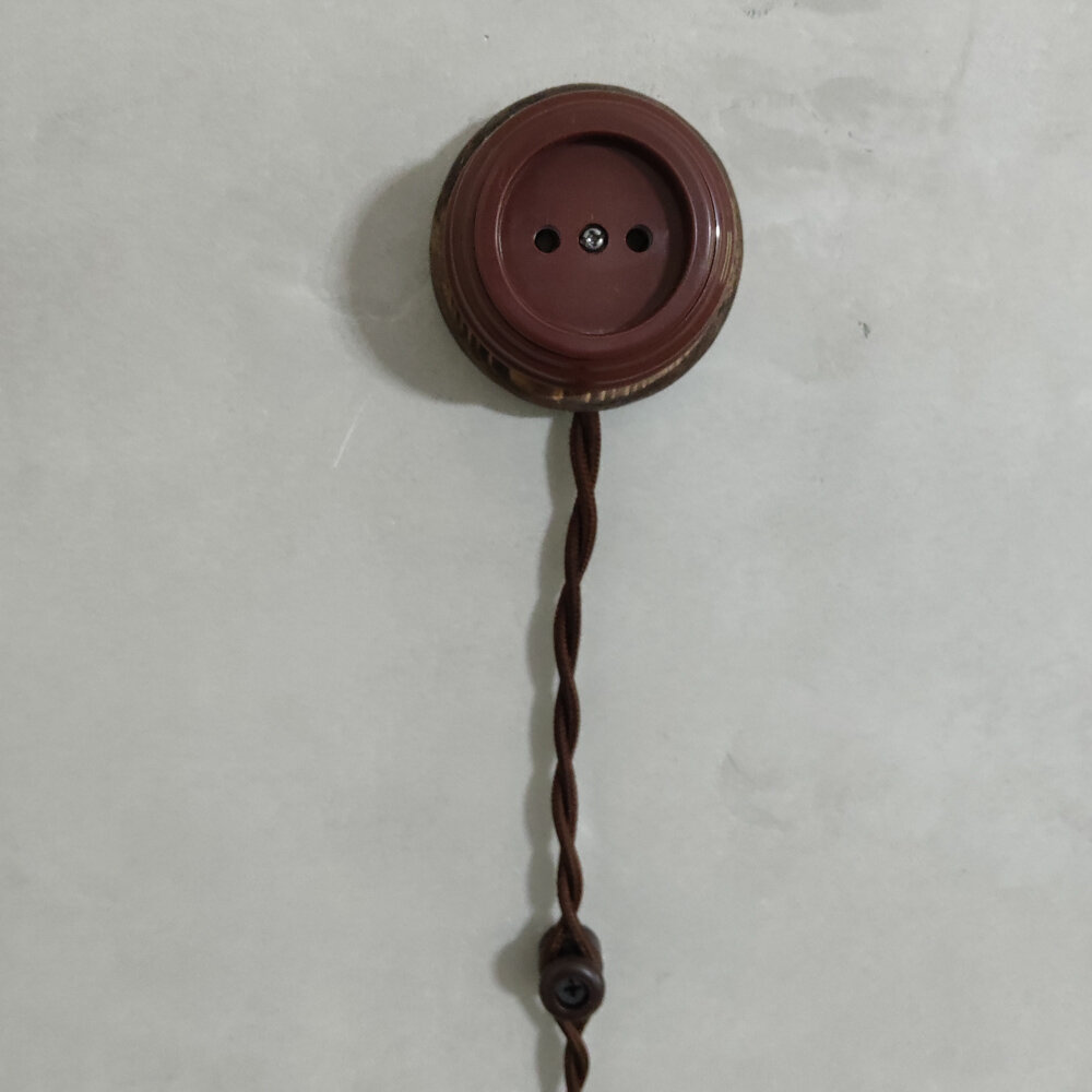 Удлинитель электрический в стиле ретро на 1 коричневую розетку и 2 метра провода