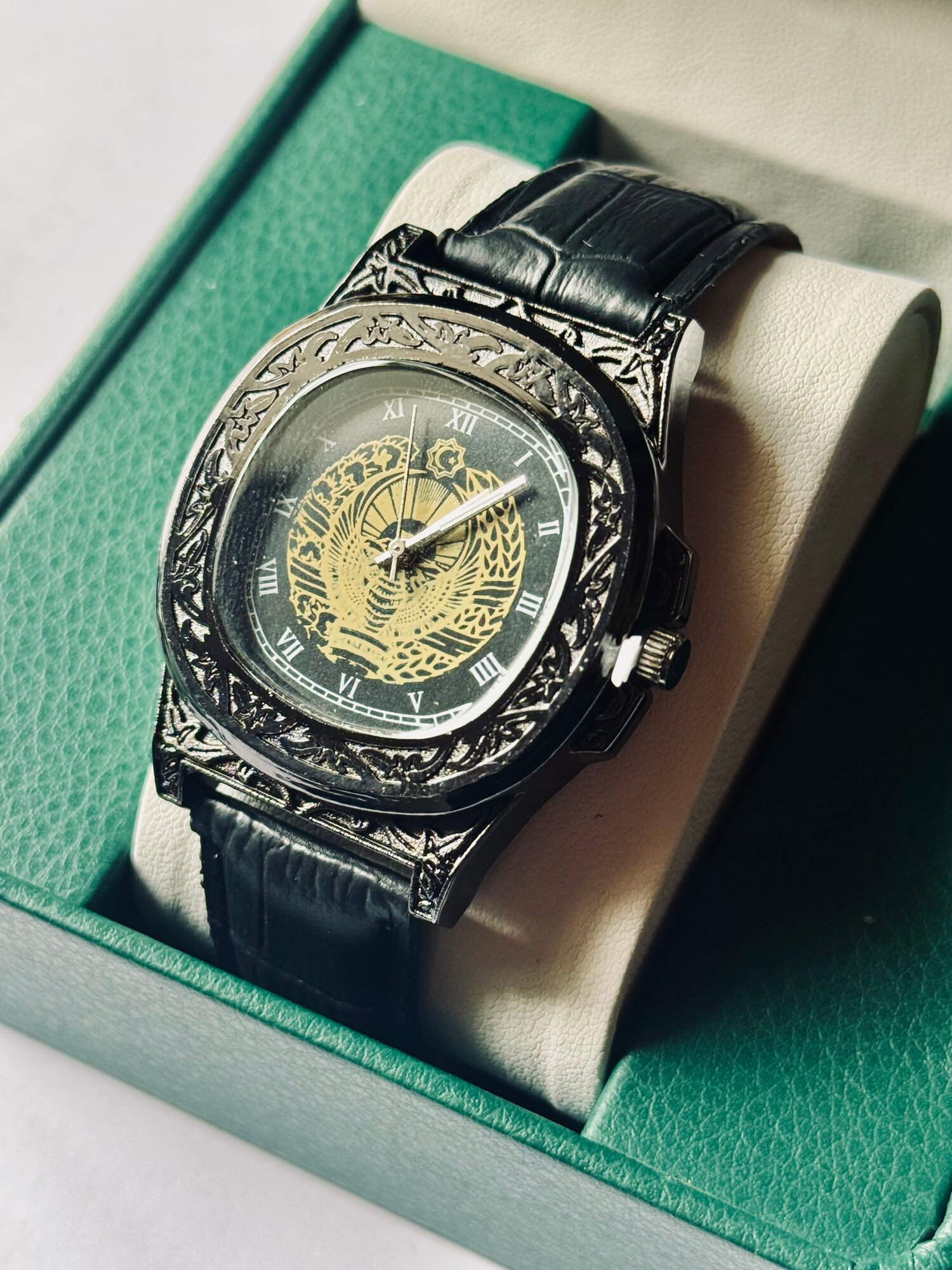 Наручные часы 100 Years Zeppelin, черный — фото 1