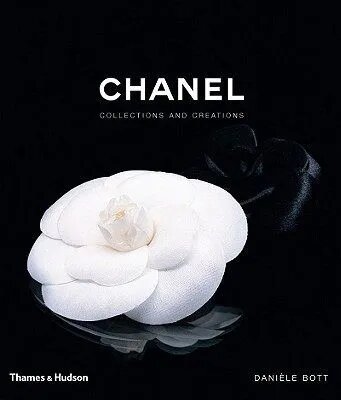 Chanel Collections and Creations/ Книга о коллекции дизайнерских украшений Chanel Clothing