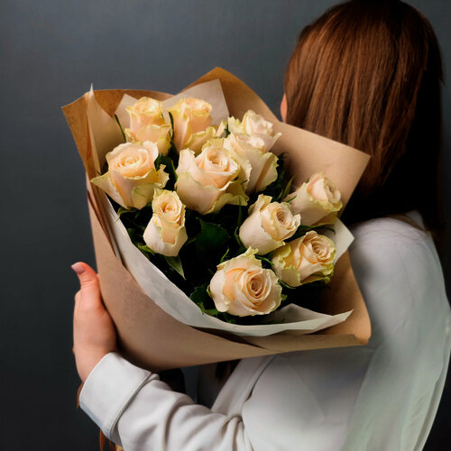 Изображение товара Цветы / Монобукет "Шармант", светлые розы, 11 штук, длина 50 см, упаковка светлая