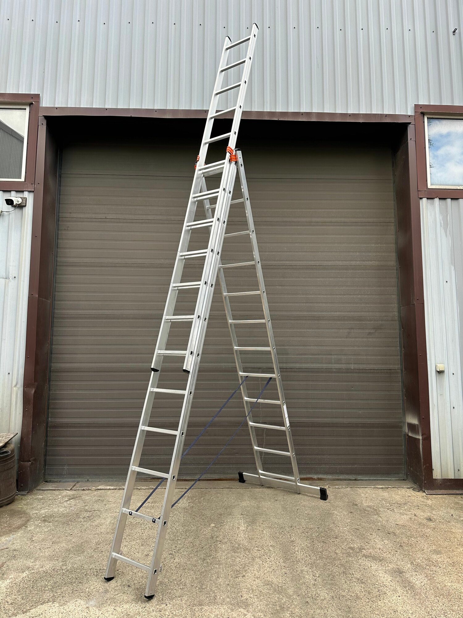 Лестница алюминиевая трехсекционная NORD 3х12 длина лестницы 790м