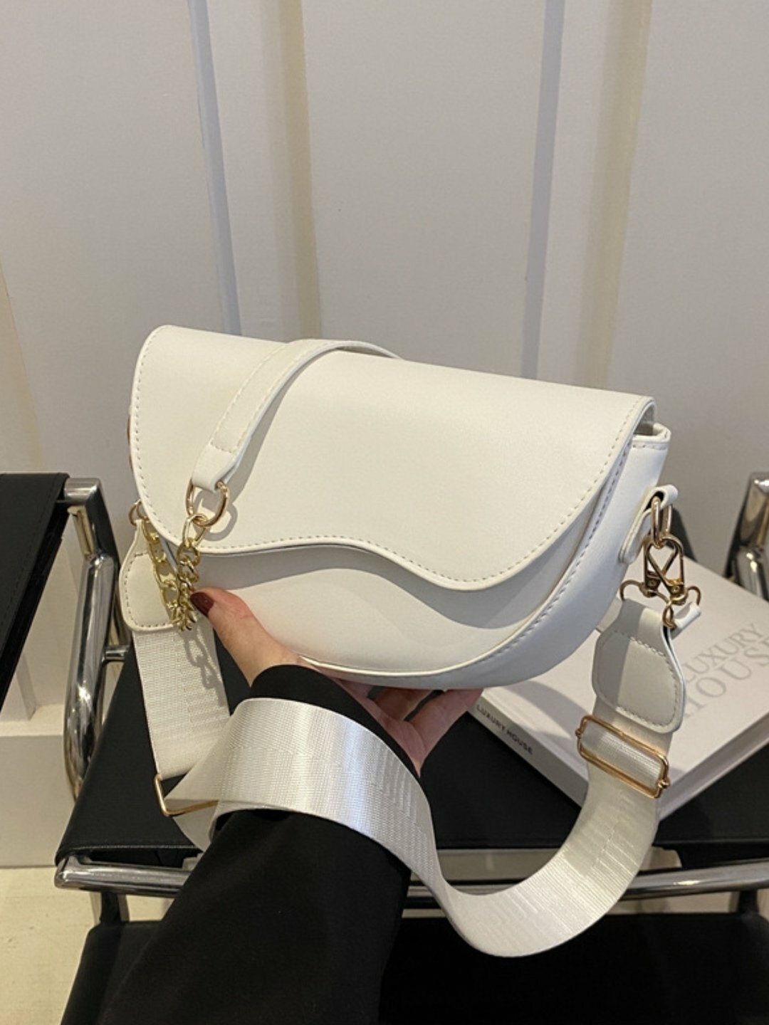 Сумка  Elegant Moon Crossbody, фактура гладкая, белый