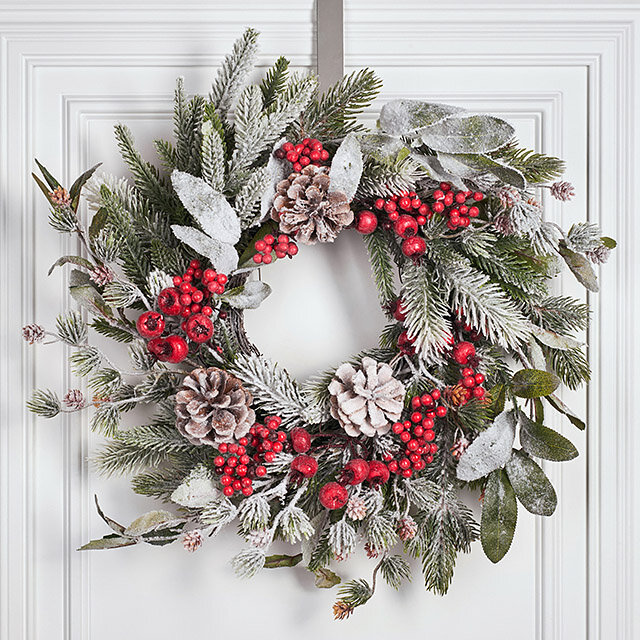 Венок Belfort заснеженный 30 см с шишками и ягодами литая 100%