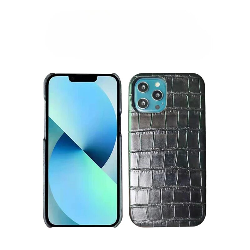 Черный чехол для iPhone 11 с узором крокодила