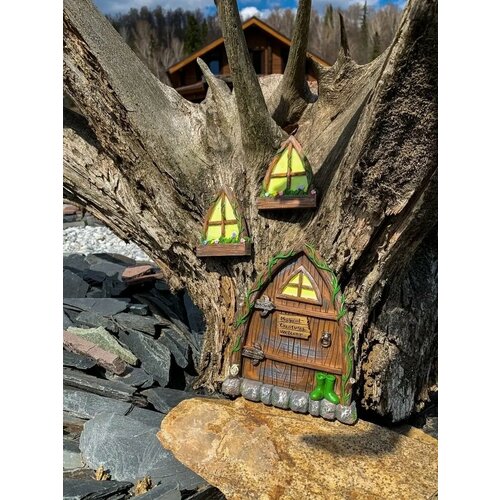 Садовая дверка эльфов на дерево