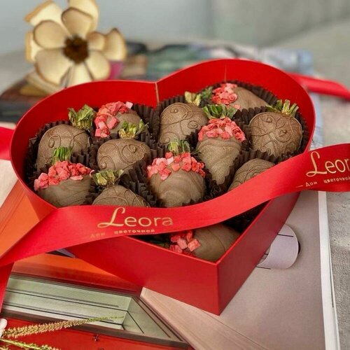 Изображение товара Подарочный набор для женщин. В наборе 12-24 шт. Премиум шоколад Callebaut. N2004