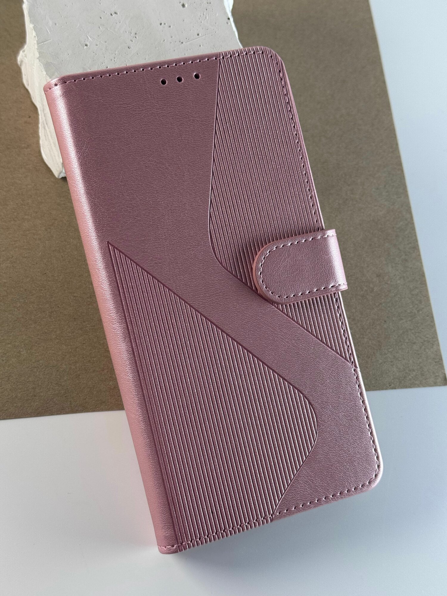 Чехол-книжка на Tecno Spark 30 Pro / Чехол на Техно Спарк 30 Про c магнитной застежкой, c хлястиком, волна, розовый — фото 1