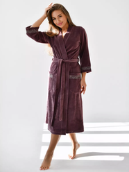 Теплый велюровый кружевной женский халат из хлопка, халат на запах и рукавом 3/4. Цвет коричневый. Размер 54