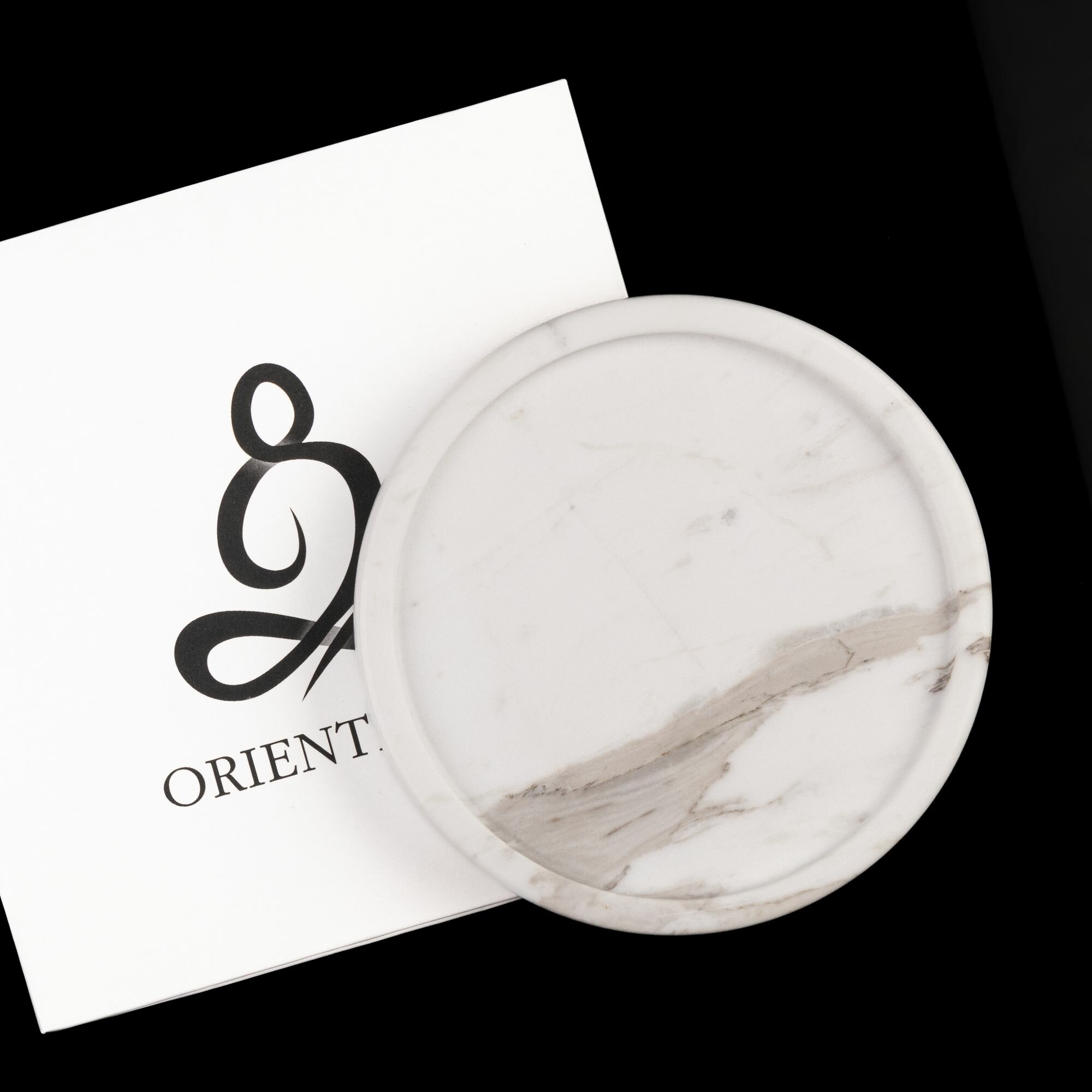 фото Органайзер для косметики ватных дисков и палочек / Контейнер для хранения в ванную комнату / Мраморный поднос круглый / Подставка для салфеток, белый мрамор Волакас (Volacas), 14 см