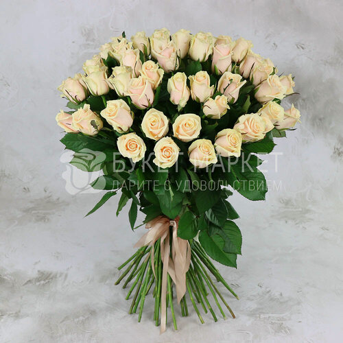 Изображение товара Букет живых цветов из 51 кремовой розы. 60см от Букет Маркет