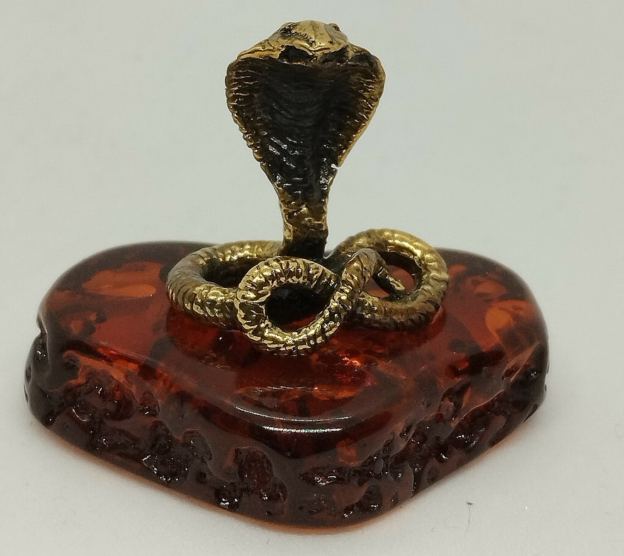 Фигурка бронза с янтарем "Змея", арт 301