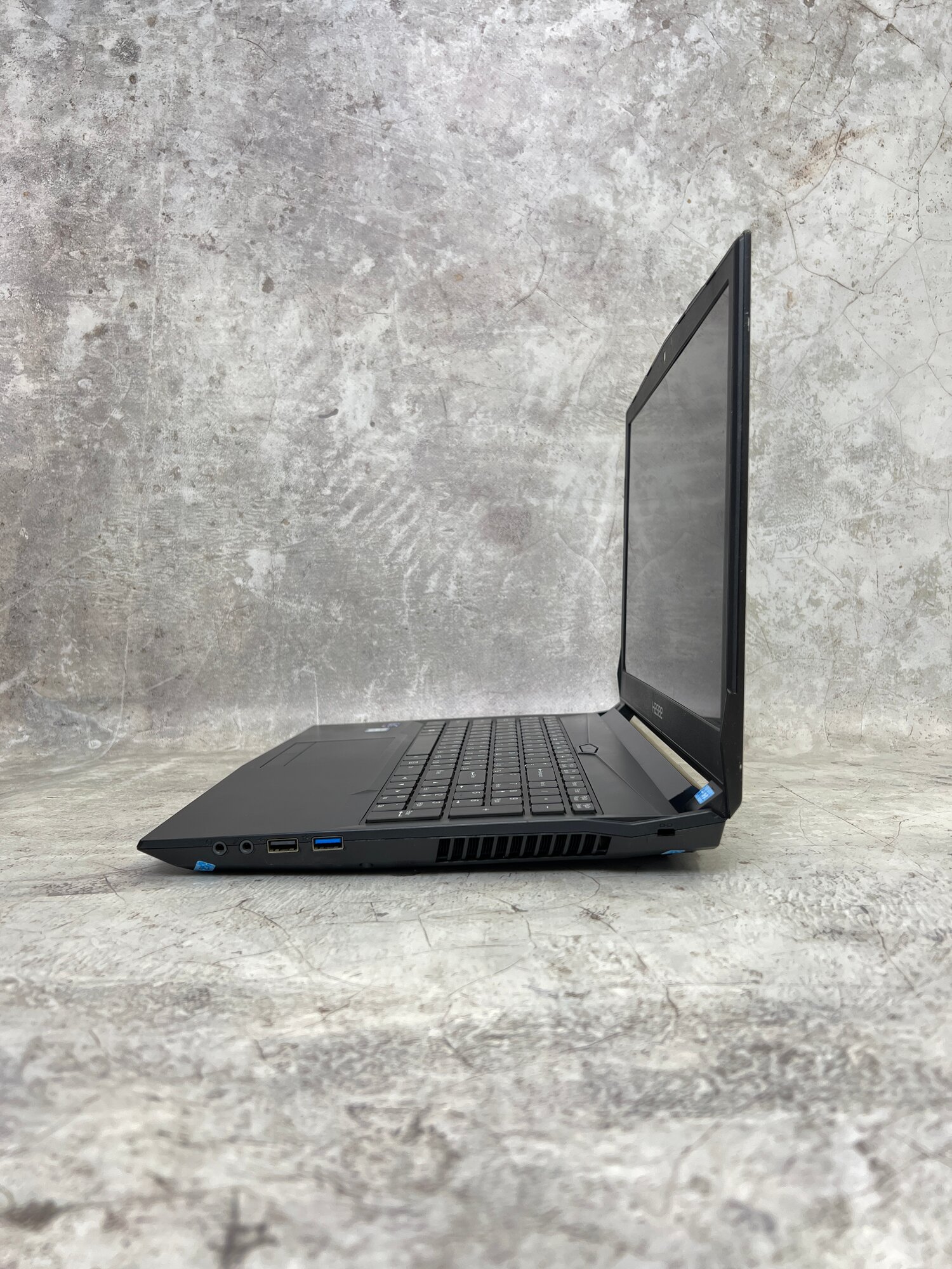 Игровой ноутбук 15.6" Hasee Z7-SC Intel i7-8750H GTX 1060 6GB SSD M2 512 GB RAM 8 GB — фото 1