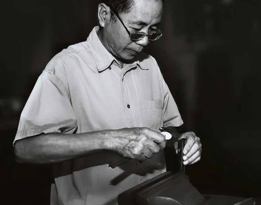 Инструмент после 6 месяцев использования: вид в раскрытом состоянии с видимыми следами эксплуатации