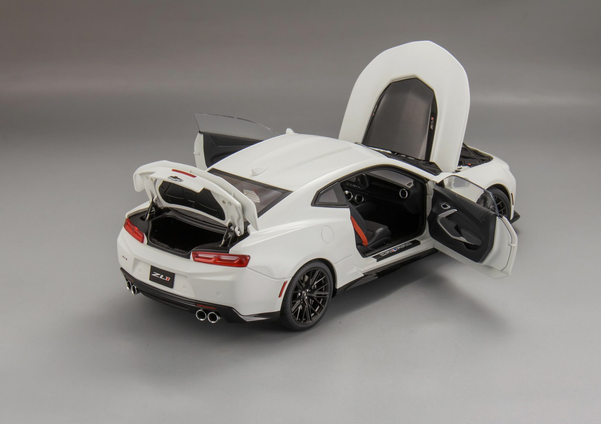 Коллекционная масштабная модель 1:18 Chevrolet Camaro ZL1 2017 от AUTOart — фото 1
