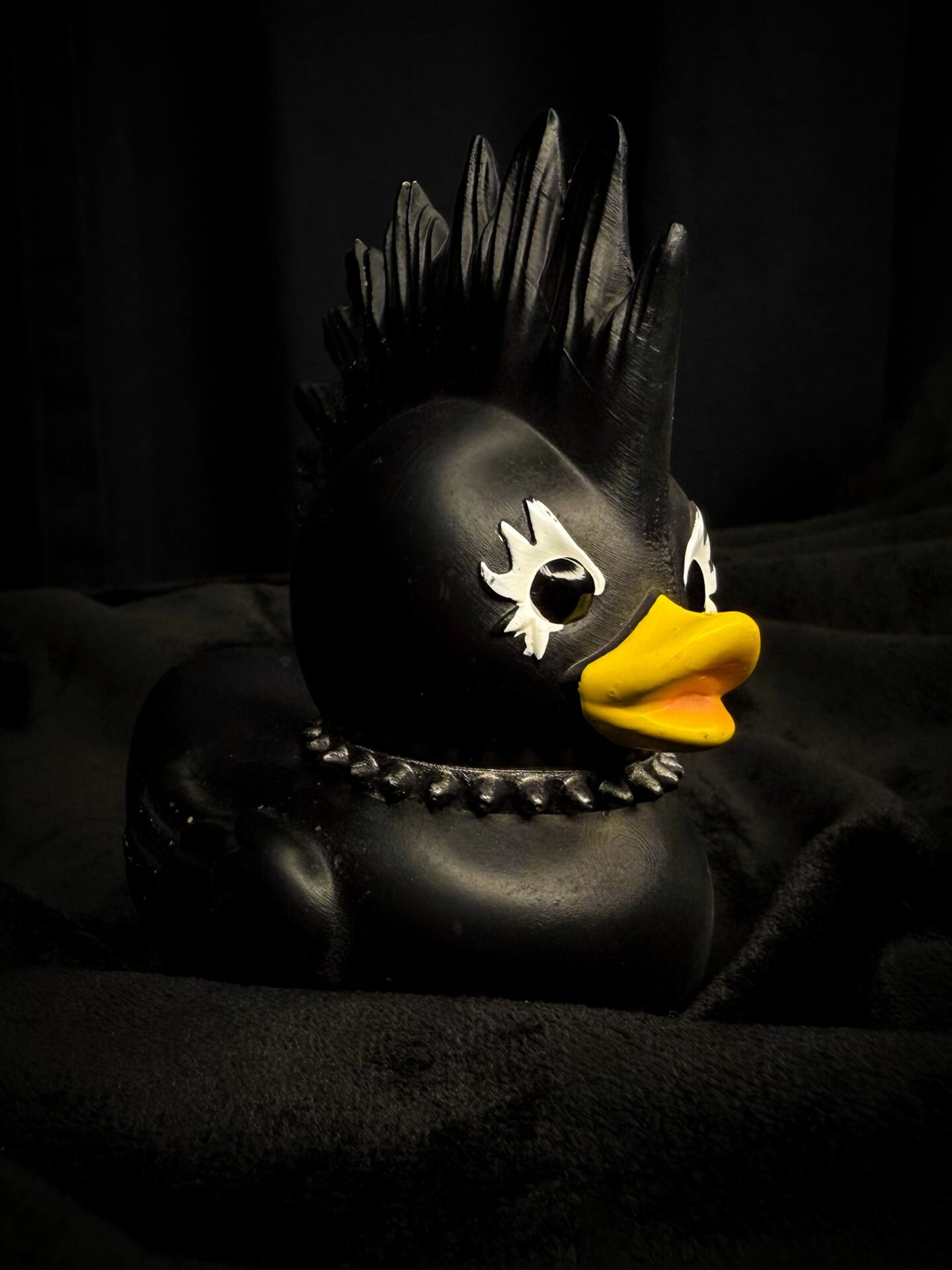 Коллекционная фигурка-уточка Dark Punk Duck