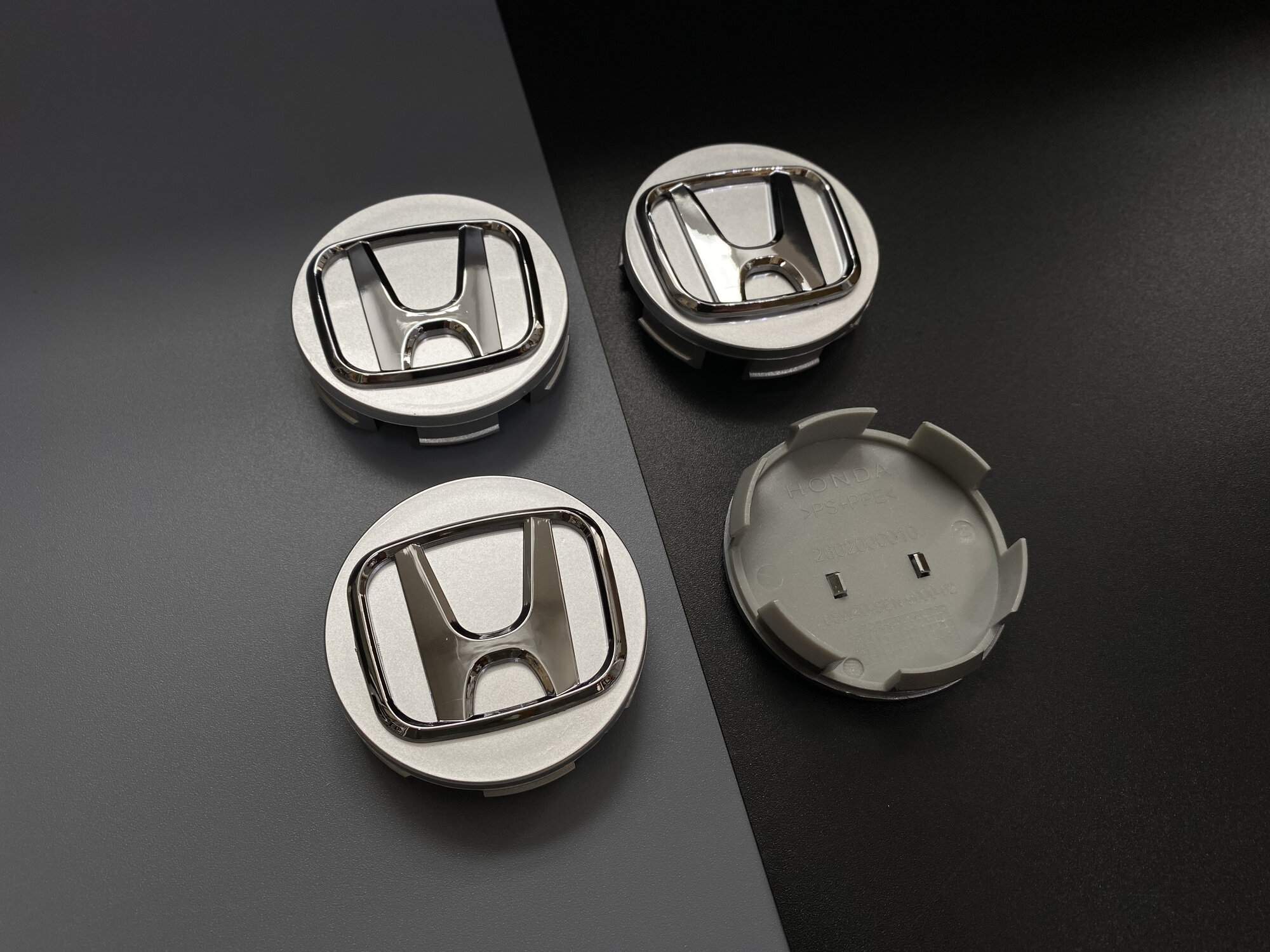 Заглушки диска Хонда/Колпачки для диска Honda (57/56/11мм) 2602000010/08W40-Sen-9000-02 (комплект 4 шт) серебристый