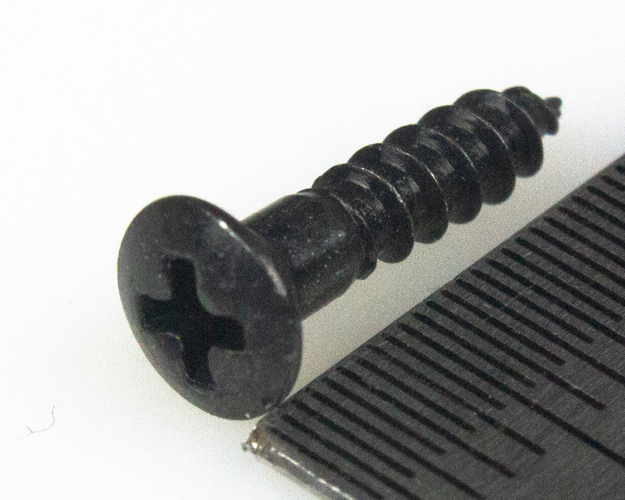 HOSCO TS-11B, саморез с маленькой шляпкой для панели Les Paul (2.7x13 mm), черный