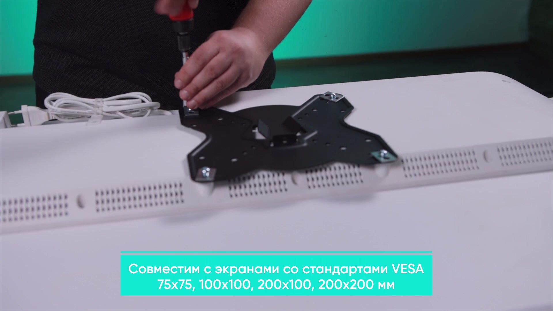 Кронштейн на стену для телевизора 17"- 43" ONKRON NP23, наклонно-поворотный, до 35 кг, черный — фото 1