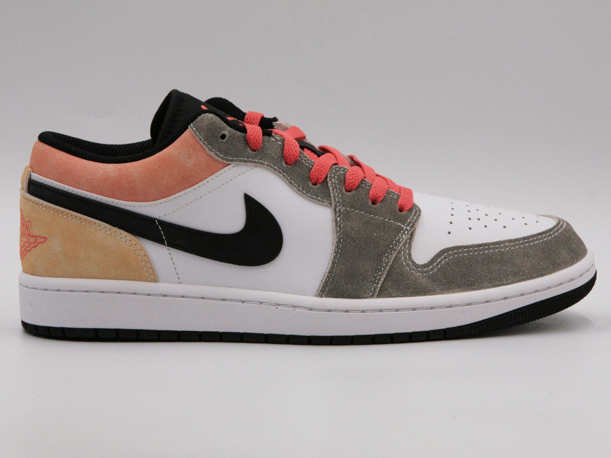 Кроссовки NIKE Air Jordan 1 Low SE, полнота D, размер 12 US / 46 EUR, мультиколор, черный — фото 1