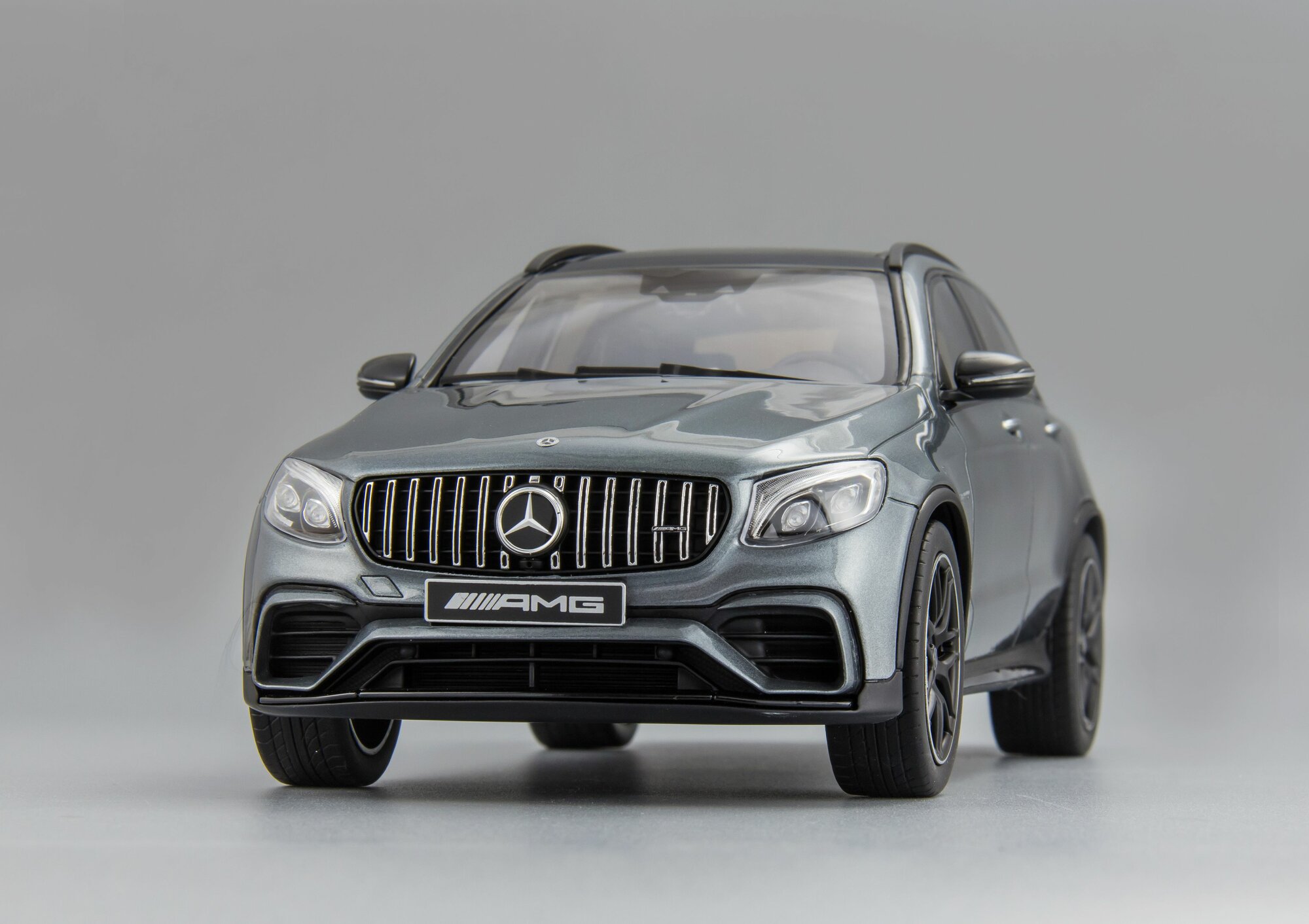 1:18 Mercedes-AMG GLC 63 S - 2017, Коллекционная масштабная модель от GT Spirit — фото 1