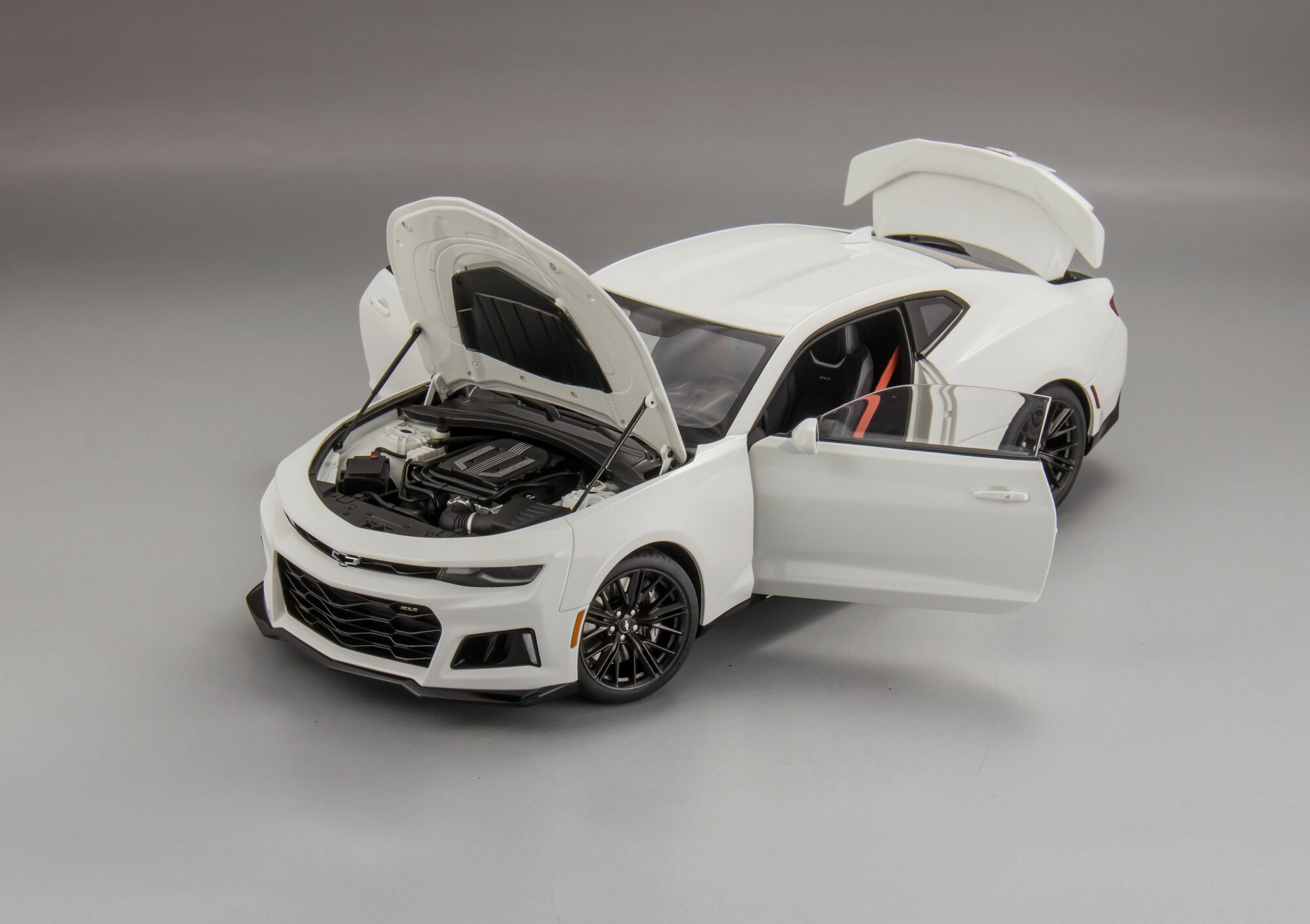 Коллекционная масштабная модель 1:18 Chevrolet Camaro ZL1 2017 от AUTOart — фото 1