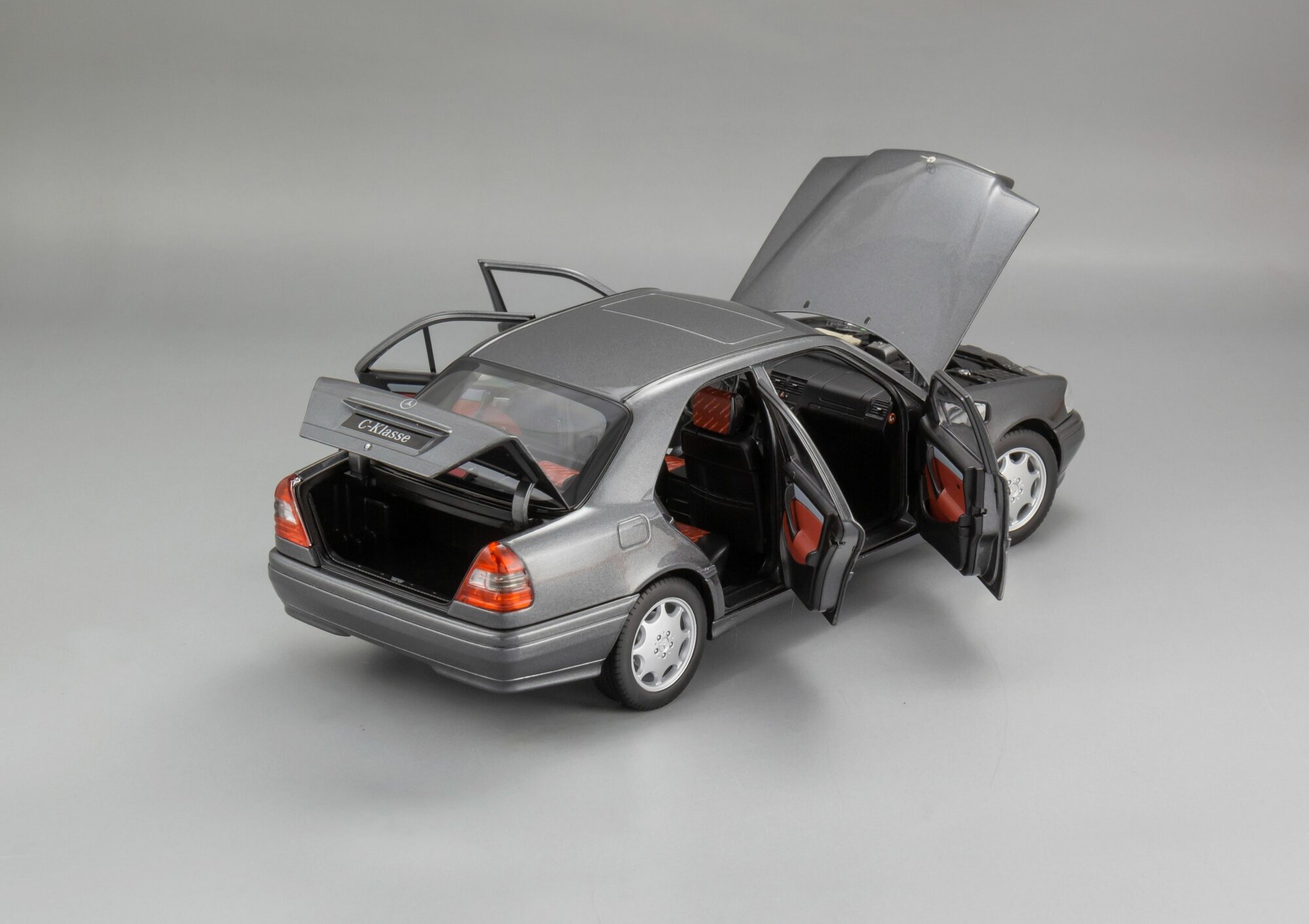 Масштабная модель Mercedes-Benz C-Klasse W202 - 1997 — фото 1