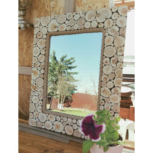 Зеркало из можжевельника