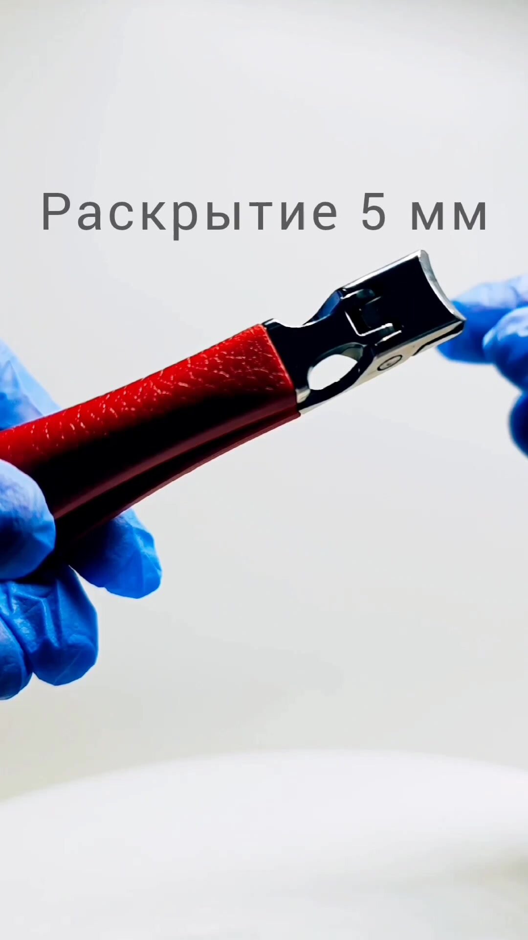 Кусачки для ногтей на руках и ногах, фактурная стильная ручка, красный — фото 1