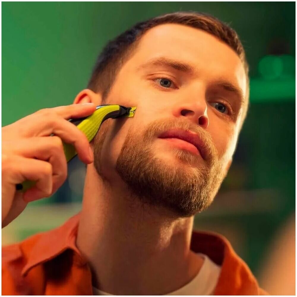 Триммер тела Philips Oneblade в использовании