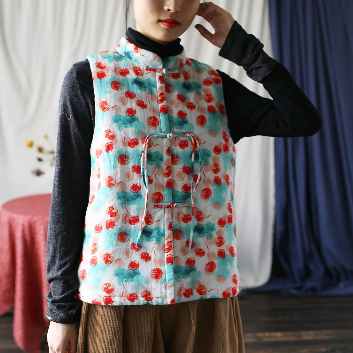 Жилет  размер OneSize вишня