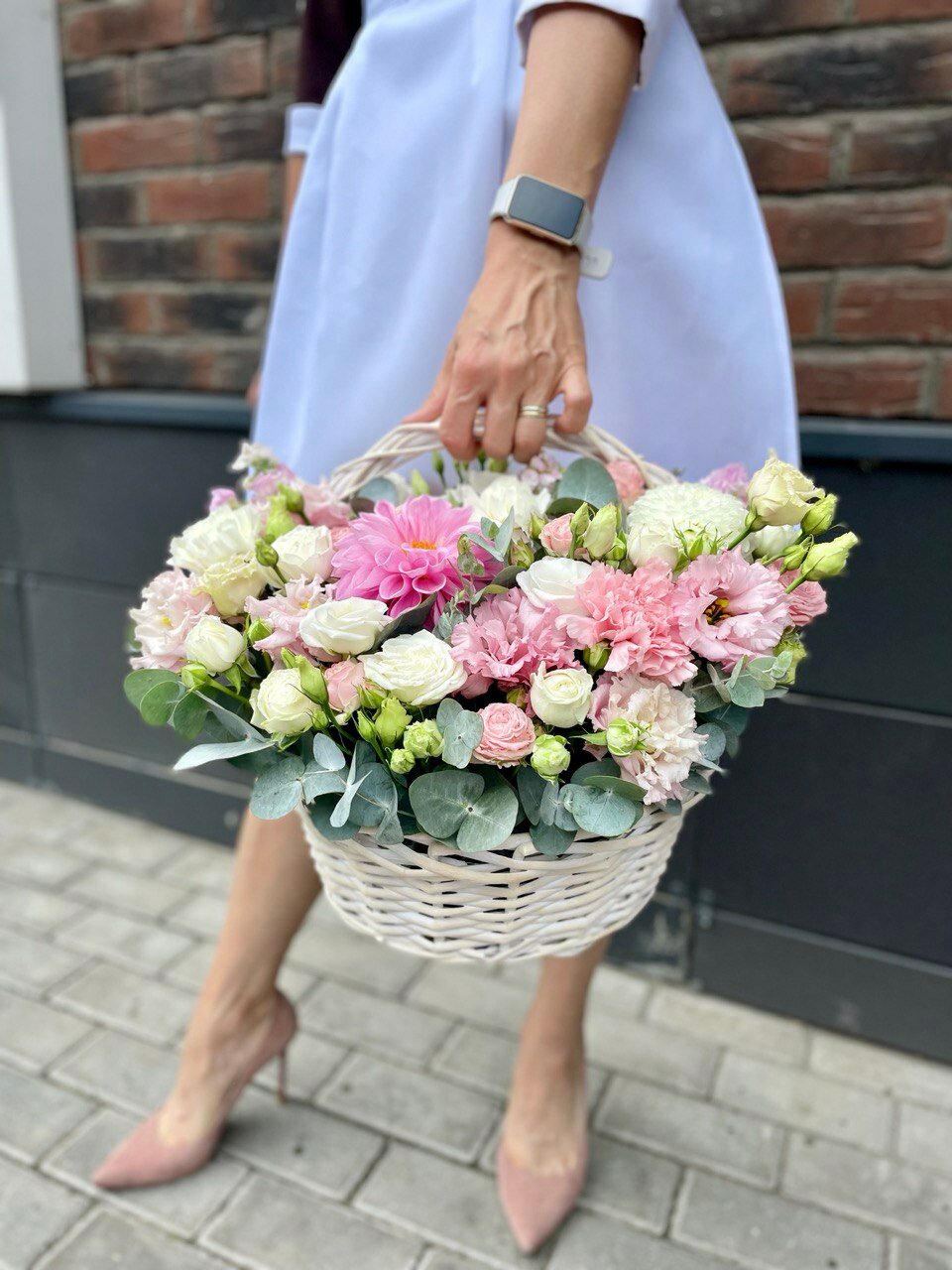 Корзина с цветами Цветочный бар "Небо" "Pink", 25 цветов, 30 см, M