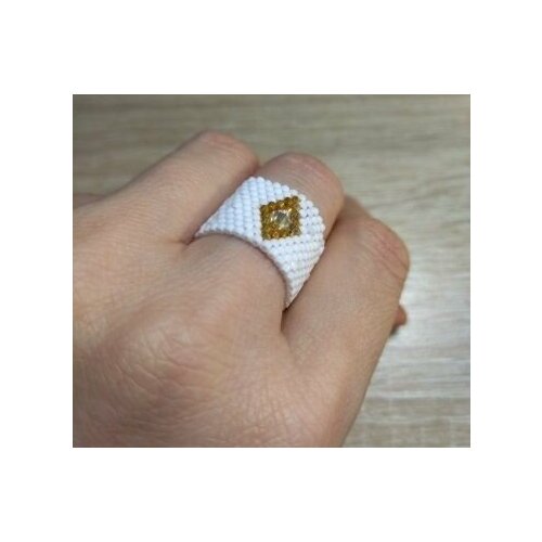 Кольцо плетеное, бисер, стекло, золотой, белый кольцо из бисера yinyang
