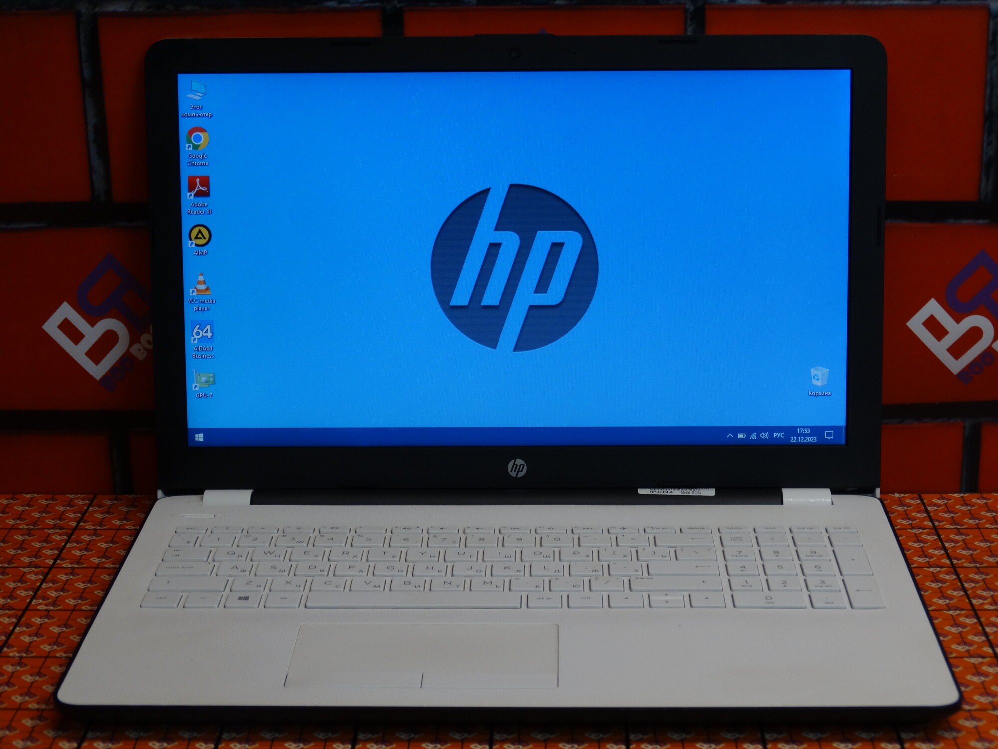 15.6" Ноутбук HP 15-bw640ur 1366x768/Windows 10/AMD E2-9000e 1.5-2.0 ГГц./AMD Radeon R2 Graphics/8 GB DDR4/120 GB SSD/320 GB HDD/NEW AKB/