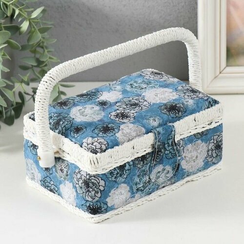 Шкатулка для рукоделия Чёрно-белые цветы на голубом 18х12х9,5 см