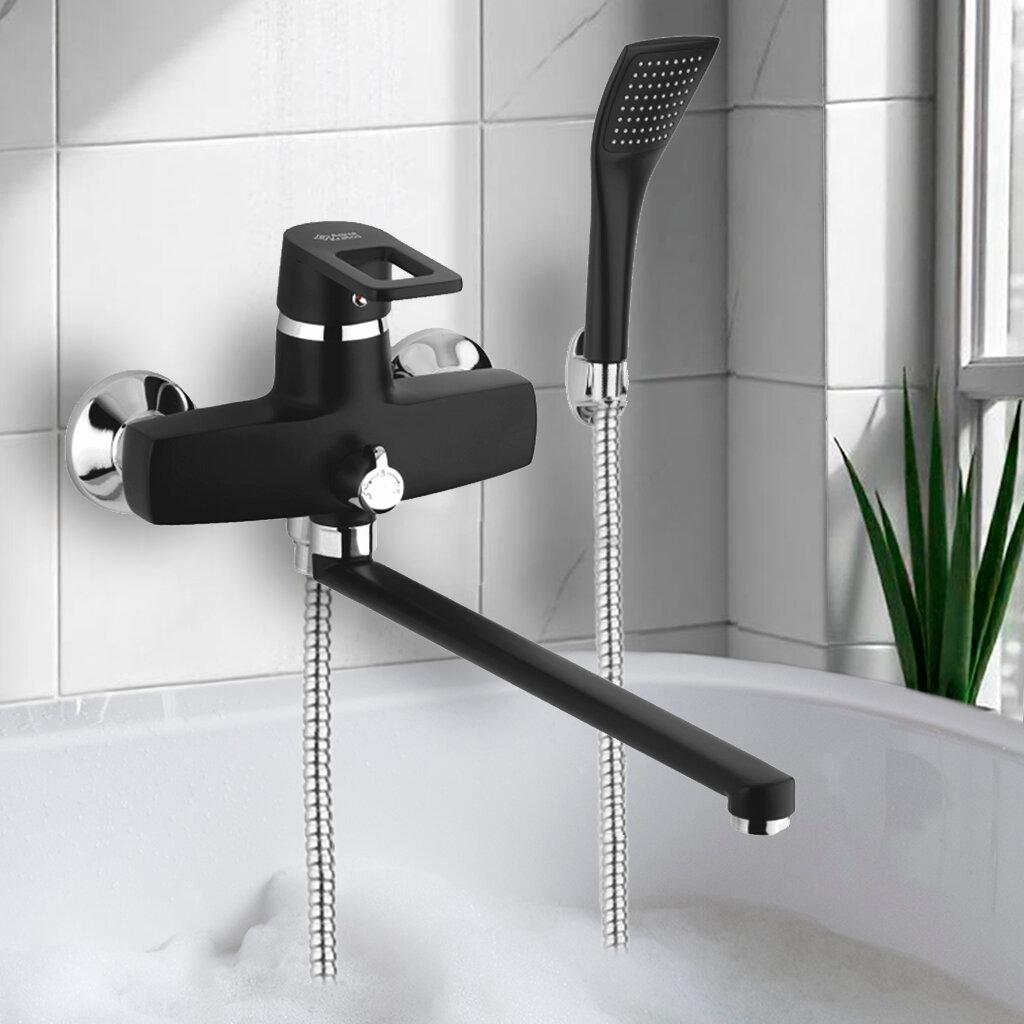 Смеситель для ванны и душа AquaKratos 43BE73 с длинным изливом 32 см и лейкой для душа черный — фото 1
