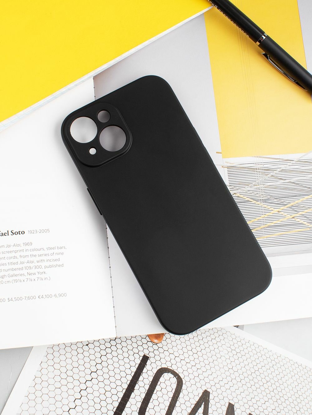 Чехол на iPhone 15 матовый черный с полной защитой камеры — фото 1