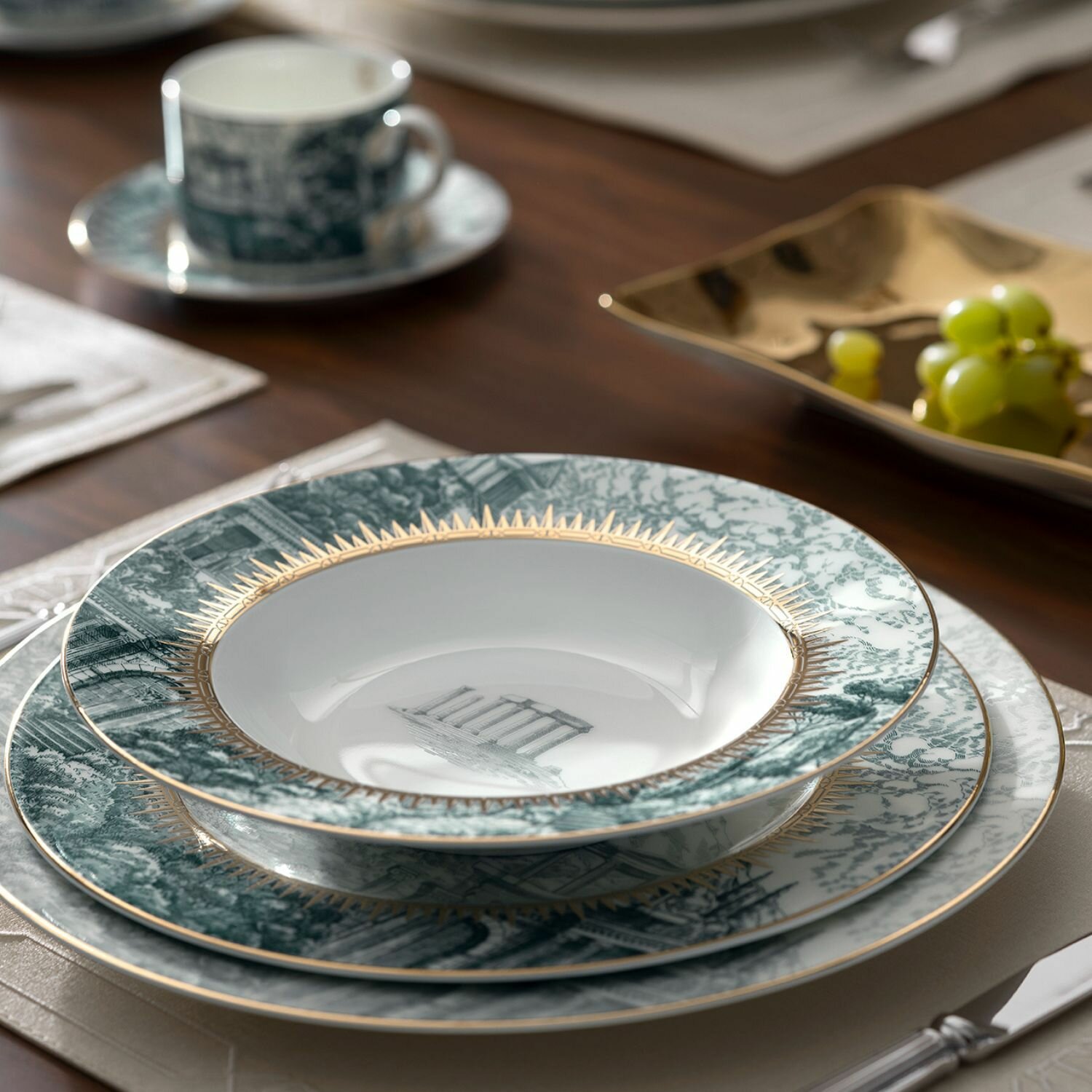 Togas Тарелка суповая  Олимпия  с авторским орнаментом  23 5 см