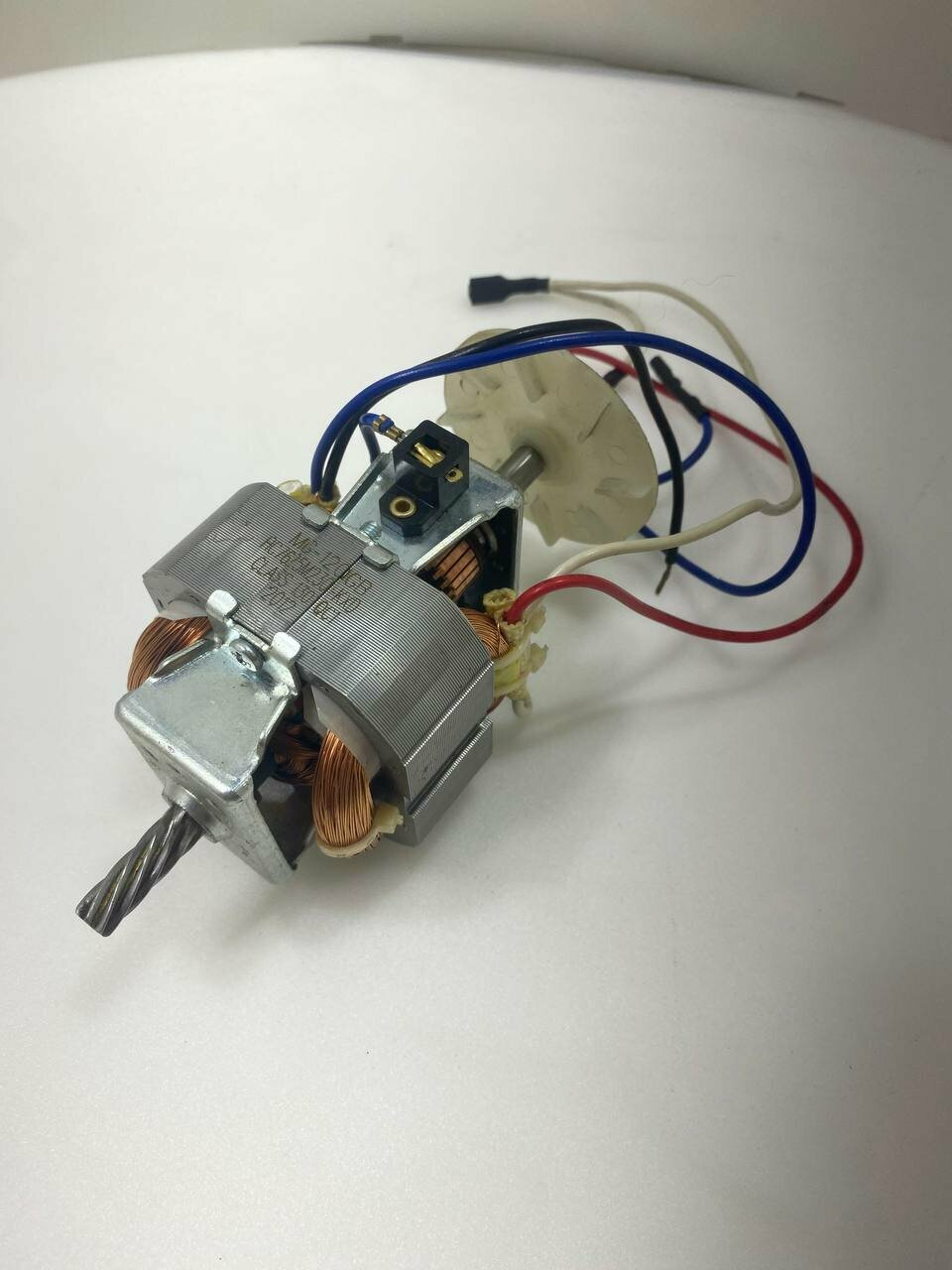 Двигатель для мясорубки Sinbo SHB 3160, 3161 с реверсом с маркировкой MG-120GB HC7625M230-KXD CLASS 130 QC1 2012
